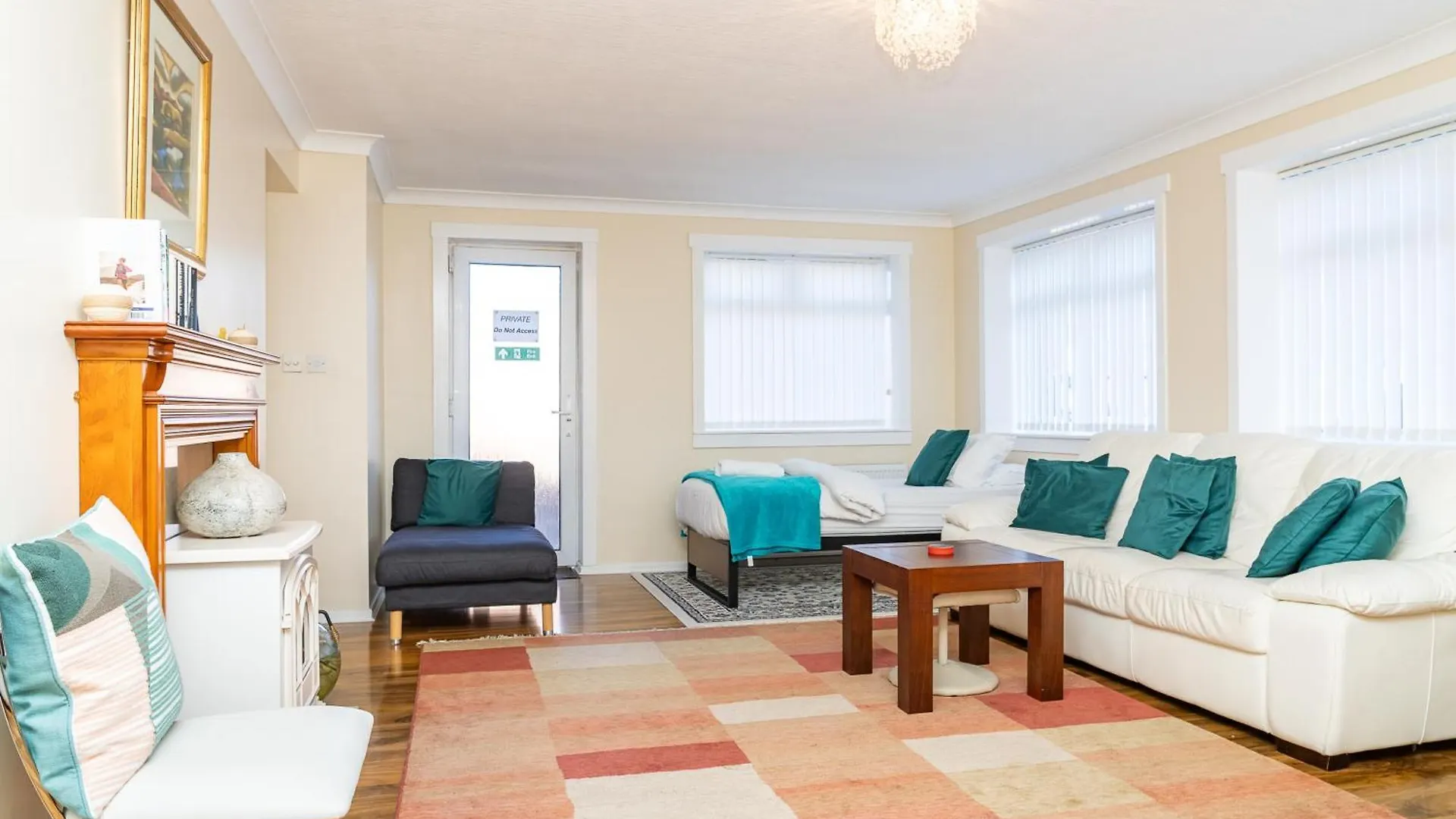 Hotel-Style Apartment With Free Parking, Sleeps 4 爱丁堡 0*,  英国