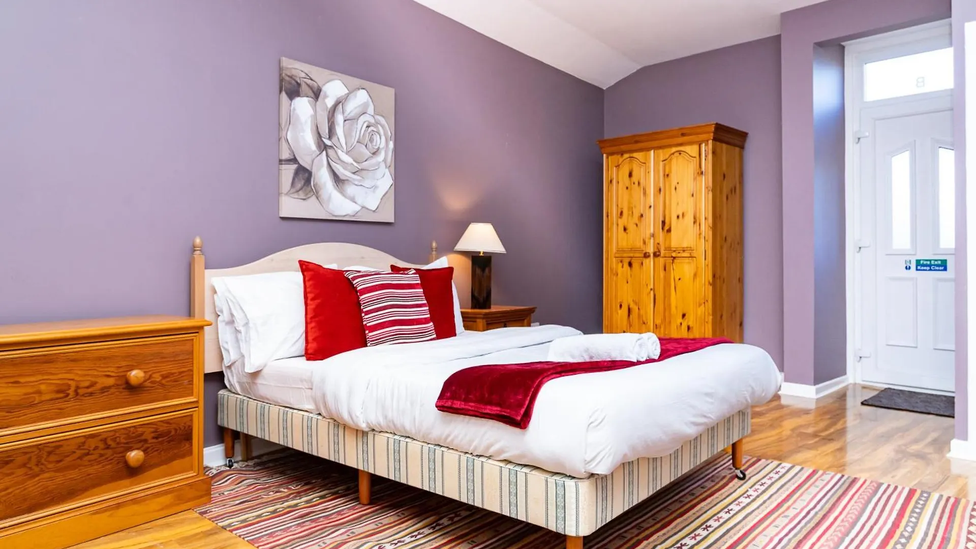 Hotel-Style Apartment With Free Parking, Sleeps 4 爱丁堡