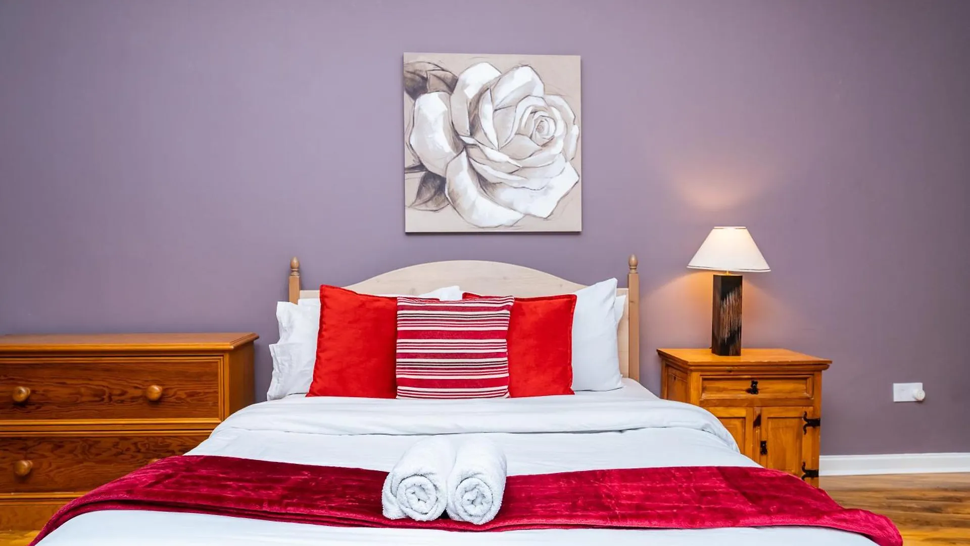 Hotel-Style Apartment With Free Parking, Sleeps 4 爱丁堡